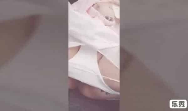 音波萝莉酱 – 筷子与勺子 双洞ZW特写 [2V]-福利好好看