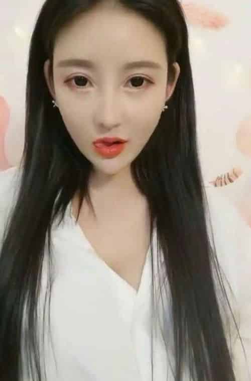 美女主播夏夏吓大的福利视频1V插图