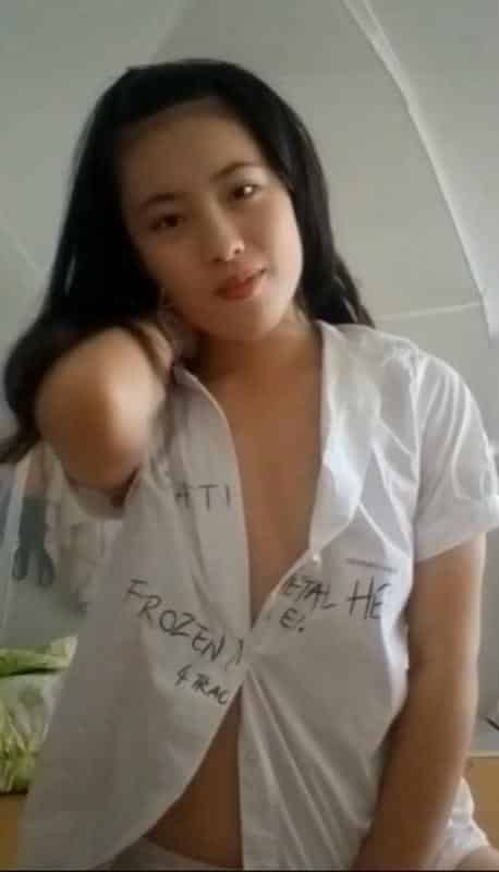 摄影师诱惑大二兼职模特自拍福利视频1V插图