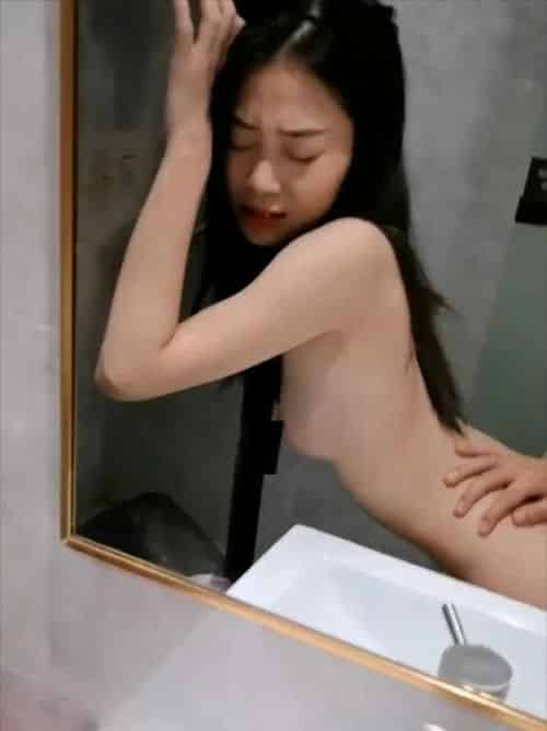 百度云泄密-杭州大学生美女李子玥同居视频②1V插图