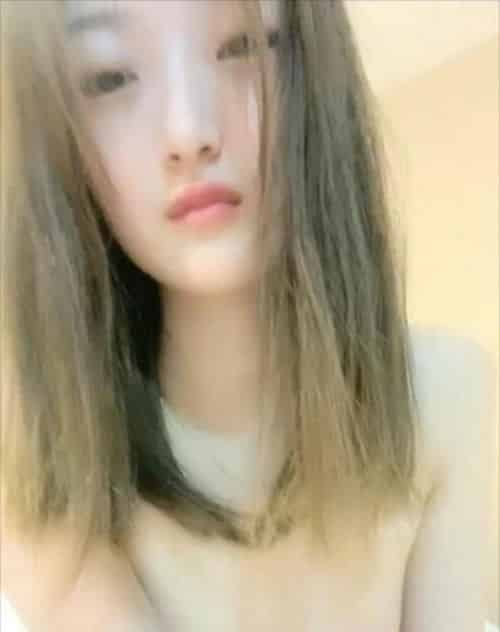 身材苗条美腿粉嫩萝莉尺度福利视频1V插图