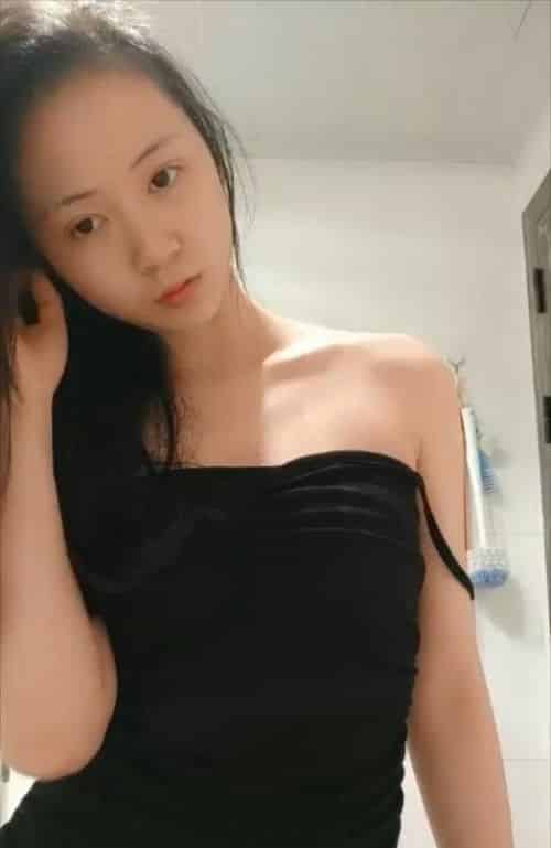 新人妹子性感包臀裙尺度私拍视频1V插图